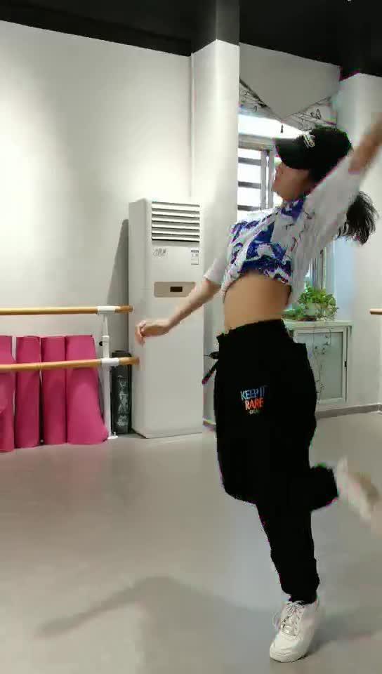 短裤初中女生舞蹈视频