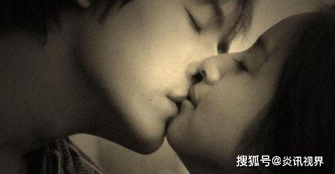 吻戏叫床视频,揭秘吻戏背后的真实床戏片段